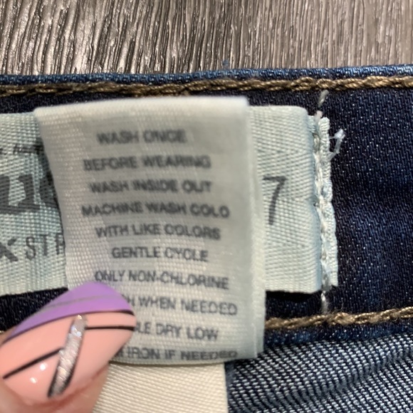 Mudd Flx Stretch Frayed Hem Dark Wash Jean Shorts - Picture 9 of 9